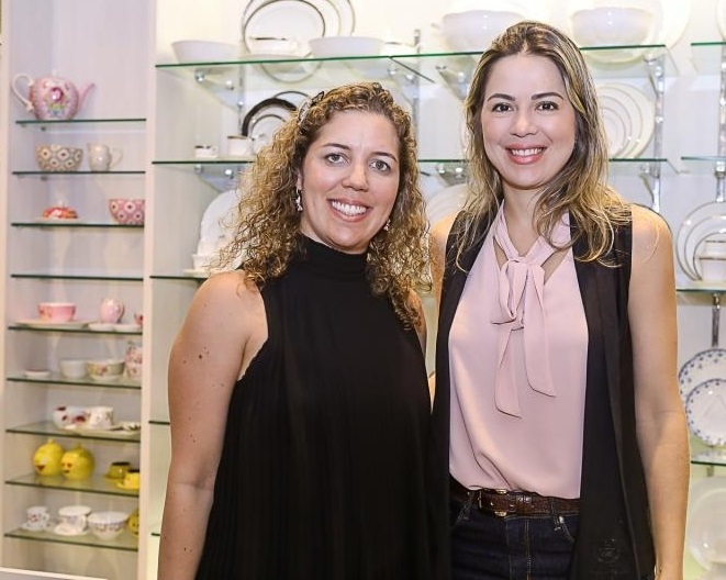 Onélia Leite de Santana e Carol Bezerra são vendedoras por um dia