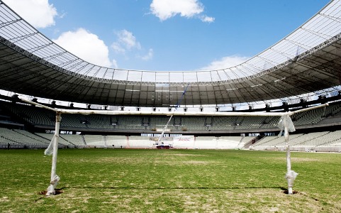 Ferrucio Feitosa bate o martelo sobre a inauguração da Arena