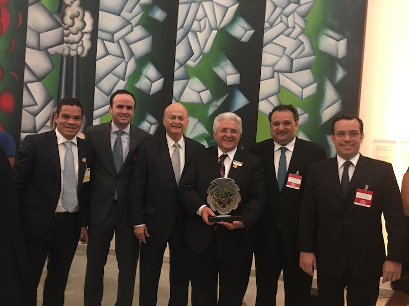 Deusmar Queirós é homenageado durante o 4º Prêmio Líderes do Brasil