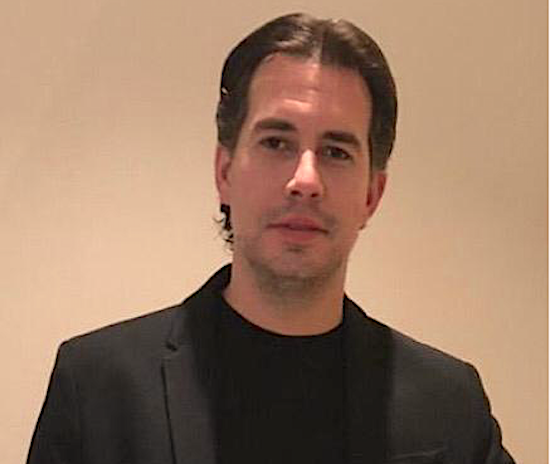 Clóvis Rolim Neto recebe troféu de Lojista do Ano