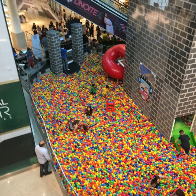 Dica para o weekend: Castelo de Bolinhas Gigante no RioMar