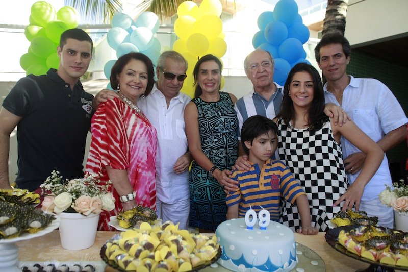 Léo e Ane Alcântara pilotaram sessão sopro de velinhas do herdeiro Lucas