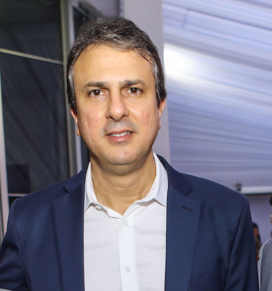 Camilo Santana recebe dupla homenagem na Câmara Municipal de Fortaleza