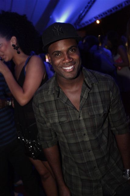 Famosos curtem lançamento de dvd de Thiaguinho