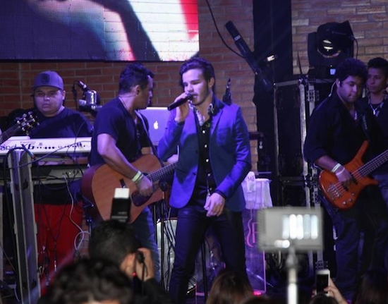 Matheus Fernandes arma um auê na Pink Elephant