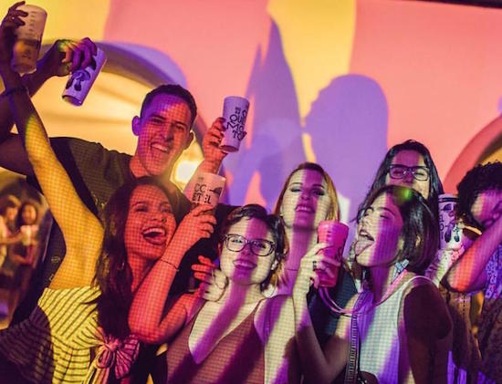 Skol, Azul e Tinder promovem acão em homenagem ao Dia dos Solteiros