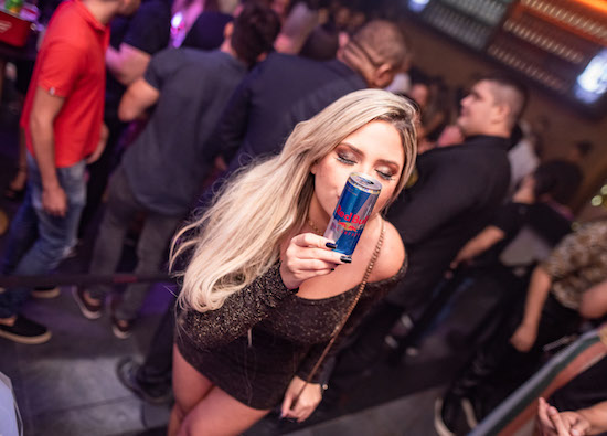 A boate Living vai fervilhar na véspera do feriado. Confira as atrações!