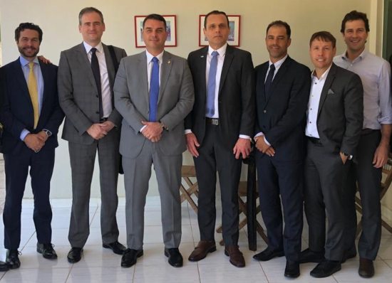 Eduardo Diogo e Flávio Bolsonaro debatem competitividade com empresários