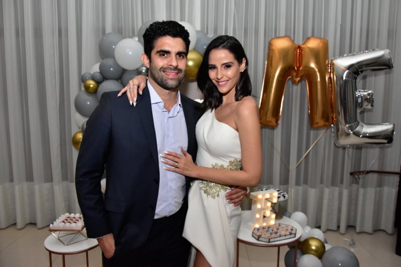 Mari Vasconcelos e Eliseu Becco celebram a união civil em uma noite repleta de surpresas e muito astral