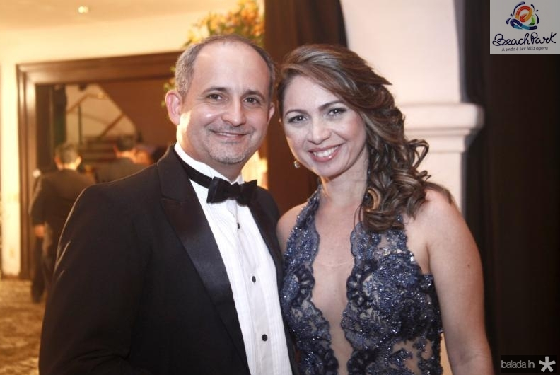 DJ Itaquê Figueiredo comanda a discotecagem na festa de Bello Rodrigues