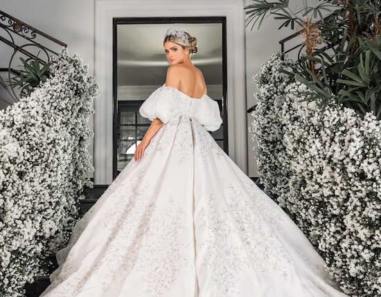 Em cerimônia luxuosa, Thássia Naves e Artur Attie trocam as alianças no Palácio de Cristal de Uberlândia