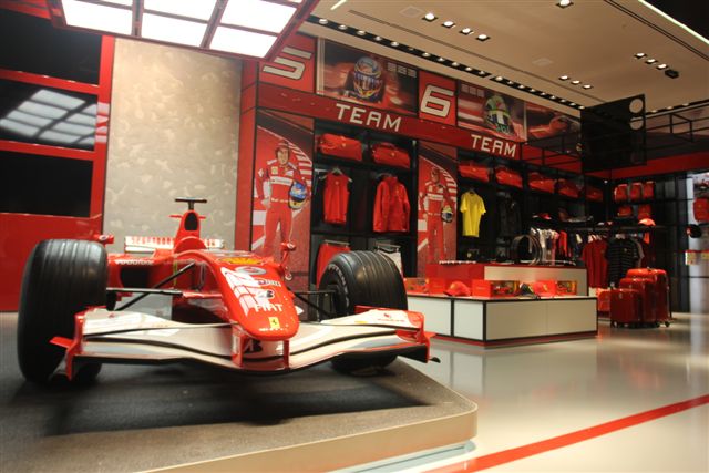 Loja Ferrari chega ao Brasil