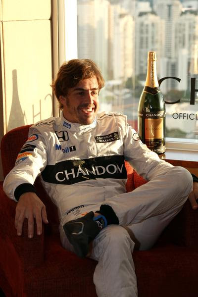 Chandon e Mclaren Honda celebram com pilotos Alonso e Stoffel