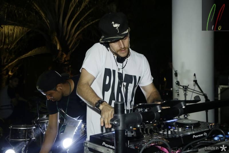 Véspera de feriado = muito agito + super lua