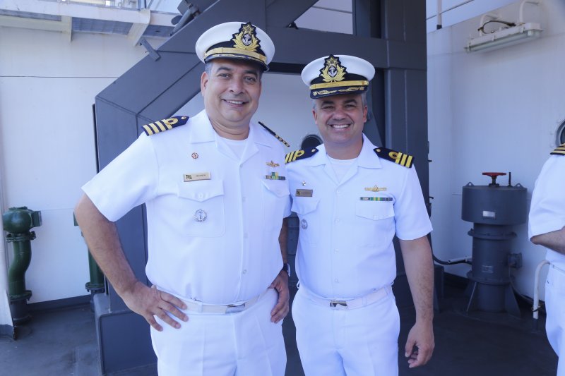 Madson Cardoso Santana recebe convidados especiais a bordo do Navio de Pesquisa Vital de Olivera