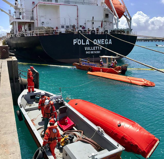 Porto do Pecém simula acidente com vazamento de óleo