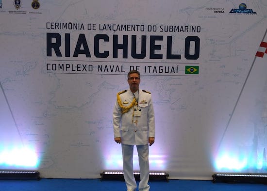 Leonardo Salema participa da cerimônia de lançamento ao mar do submarino Riachuelo