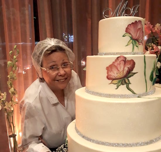 Marilza Pessoa assina o bolo da comemoração dos 80 anos de Maria Isabel Petrola