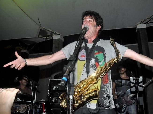 Tem balada boa no Colosso Lake Lounge!