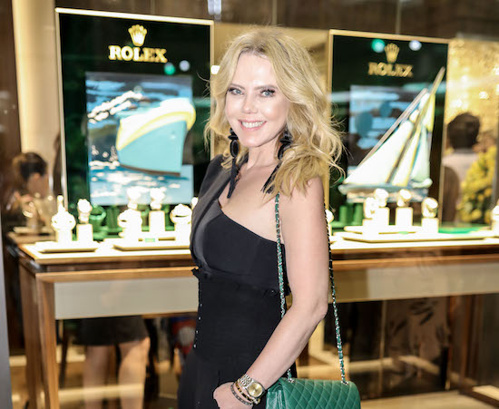 Branca Mourão troca de idade em festa inspirada nos anos 70