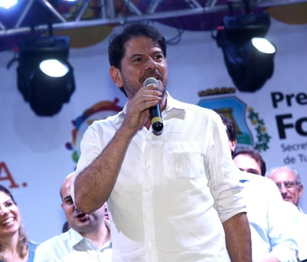 Cid Gomes ministra palestra durante posse da nova coordenação da AJE Sobral