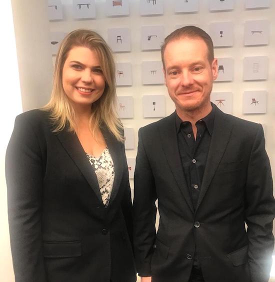 Liliane Meira prestigia Jader Almeida durante a festa de 15 anos da Sollos, em São Paulo