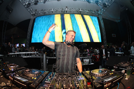 ”Cabaré Chic” é tema de festa no Colosso Lake Lounge