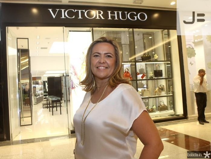 Kilda Antunes arma get-together na sua Victor Hugo