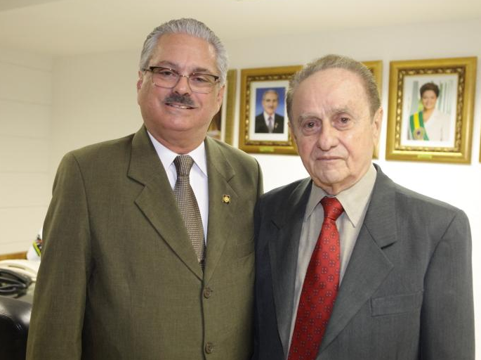 Victor Frota Pinto lança memorial do CREA-CE