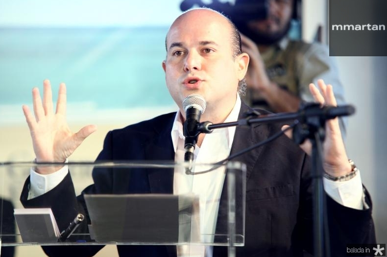 Roberto Cláudio entrega a Praça da Imprensa Chanceler Edson Queiroz