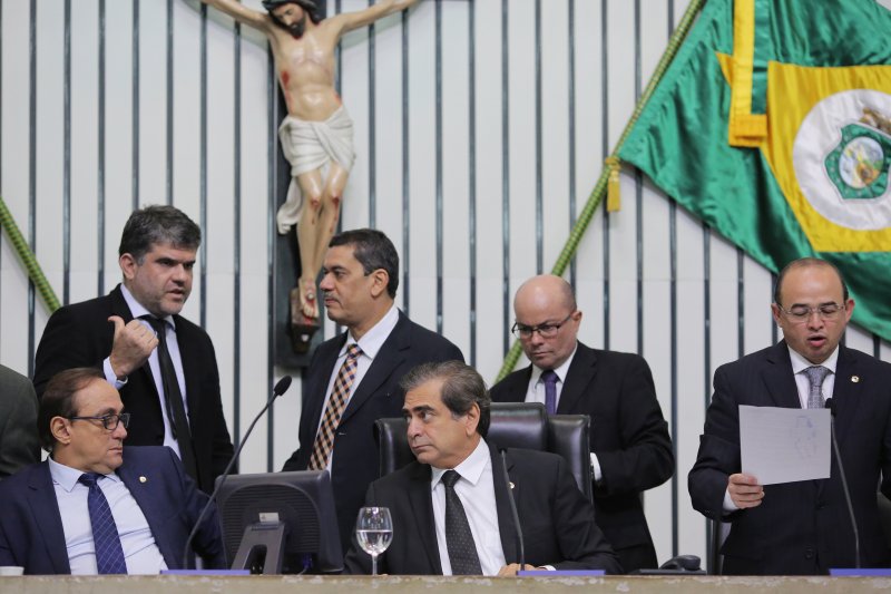 Assembleia aprova contas do governo e área de segurança no entorno da Casa