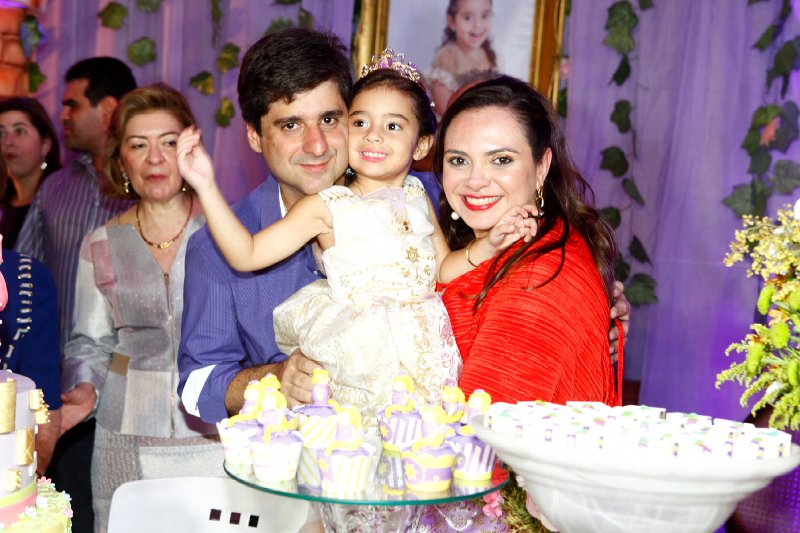 Cláudia e Roberto Pinheiro festejam os quatro anos da herdeira Isabella