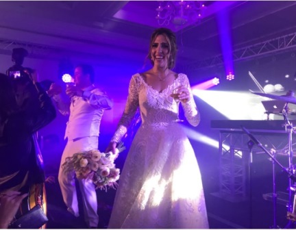 Roberta Ary e Dico Carneiro Neto celebram bodas na Penha Longa