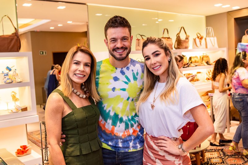 Maira e Priscilla Silva armam happening na Meia Sola para o lançamento da coleção capsula da Vinceza