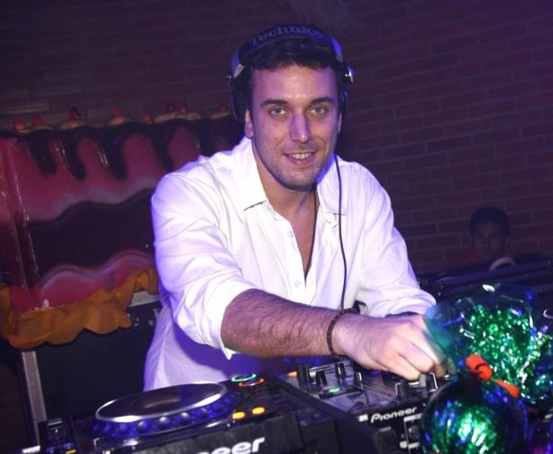 Mistura de ritmos embala quinta-feira na Pink Elephant