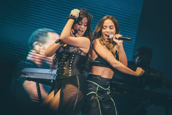 Anitta divide palco com Camila Cabello em São Paulo