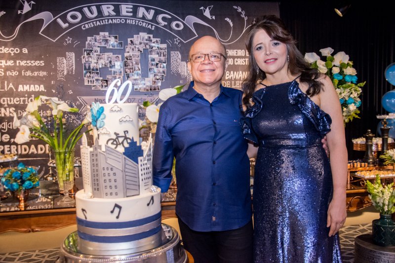 Manoel Lourenço comemora sua chegada às seis décadas em noite de pura alegria e descontração