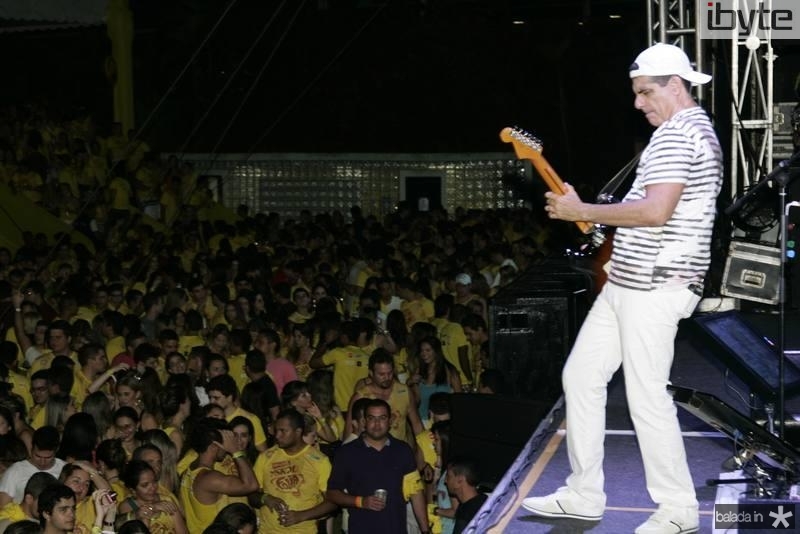 Asa de Águia e Garota Safada fervem o Riviera Folia