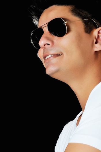 Dj Sony comanda festa no Vojnilô Praia