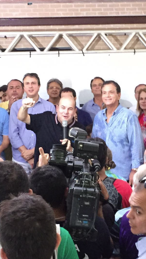 Roberto Cláudio entrega a nova Praça das Flores