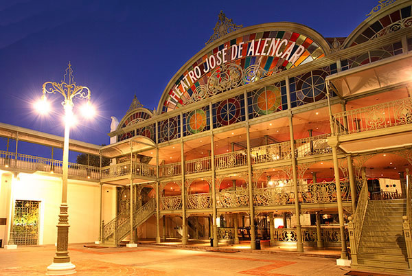 Theatro José de Alencar completa 105 anos com programação especial