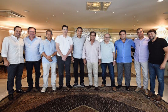 Beto Studart recebe  em torno do governador Camilo Santana