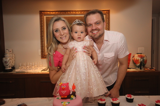 Olga e Valderi Vieira festejam o primeiro aninho de Maria Júlia