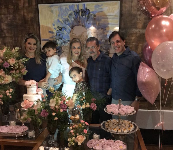 Itala Fortes festeja a nova idade no L`Ô Restaurante