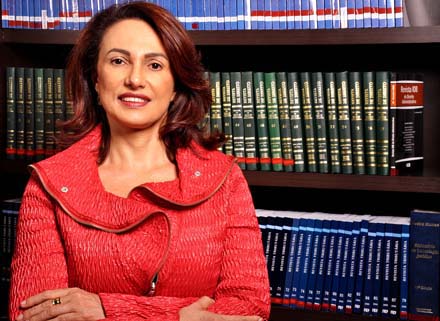 Mary Elbe Queroz realiza palestra em Fortaleza