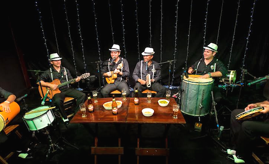 Hoje é dia de samba na Vila Azul do Mar!