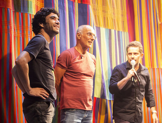 Em visita a Fortaleza, Caio Blat se encanta pelo musical Ceará Show