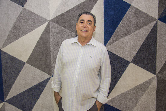 Turma da arquitetura aterrissa em peso, hoje, na loja de tapetes de Adroaldo Carneiro. O motivo?