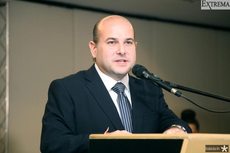 Roberto Cláudio anfitriona confraternização da PMF