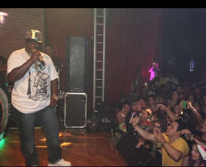 Mr. Catra volta à Pink Elephant